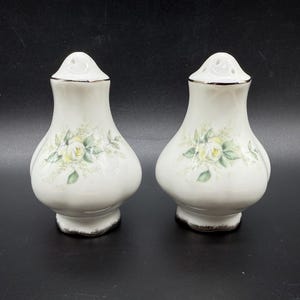 Juego de salero y pimentero Royal Albert Paragon First Love de porcelana china de Inglaterra