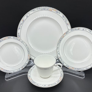 Royal Doulton Arlington 5 Piece Place Setting Bone China England