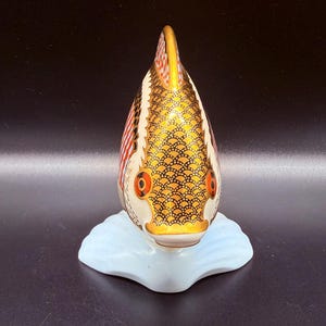 Lot - A ROYAL CROWN DERBY TROPICAL FISH 'GOURAMI' PAPERWEIGHT