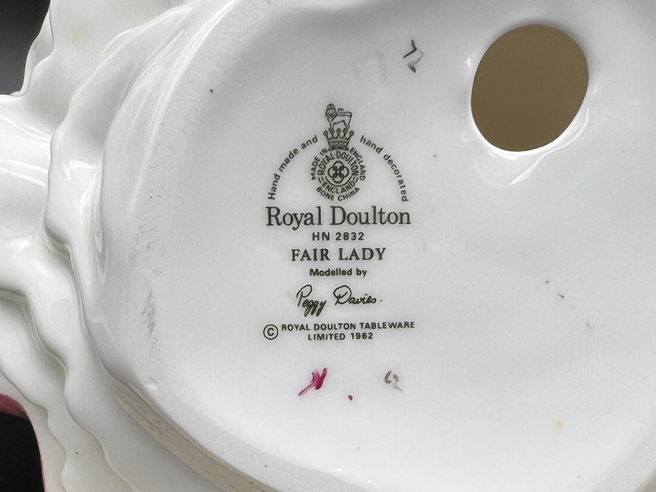 ビンテージ　ロイヤルドルトン「フェアレディ」 ロイヤルドルトン 1962 フェアレディ HN 2832 フィギュア ボーン