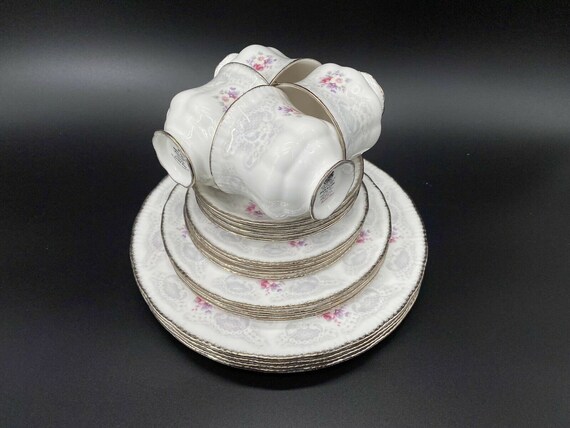 Paragon Bridal Lace 5 Piece Plate Setting for 4 Bone China England 20 Pieces