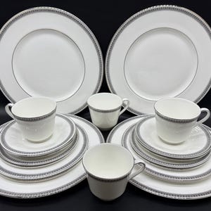 Royal Doulton Ravenswood 5 Piece Place Setting x 4 Bone China England 20 Pieces