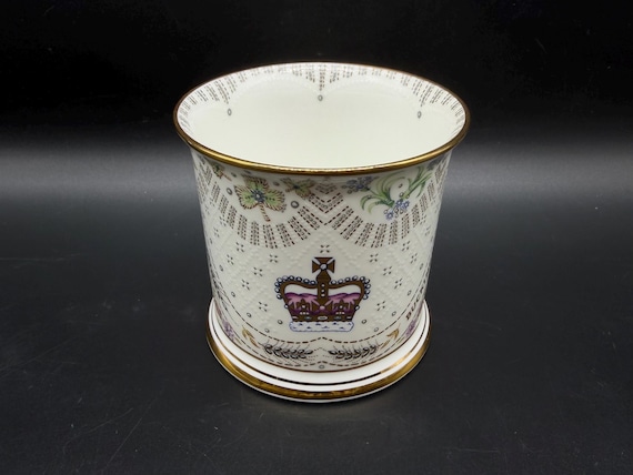 The Royal Collection 2003 Buckingham Palace Mug Bone China England