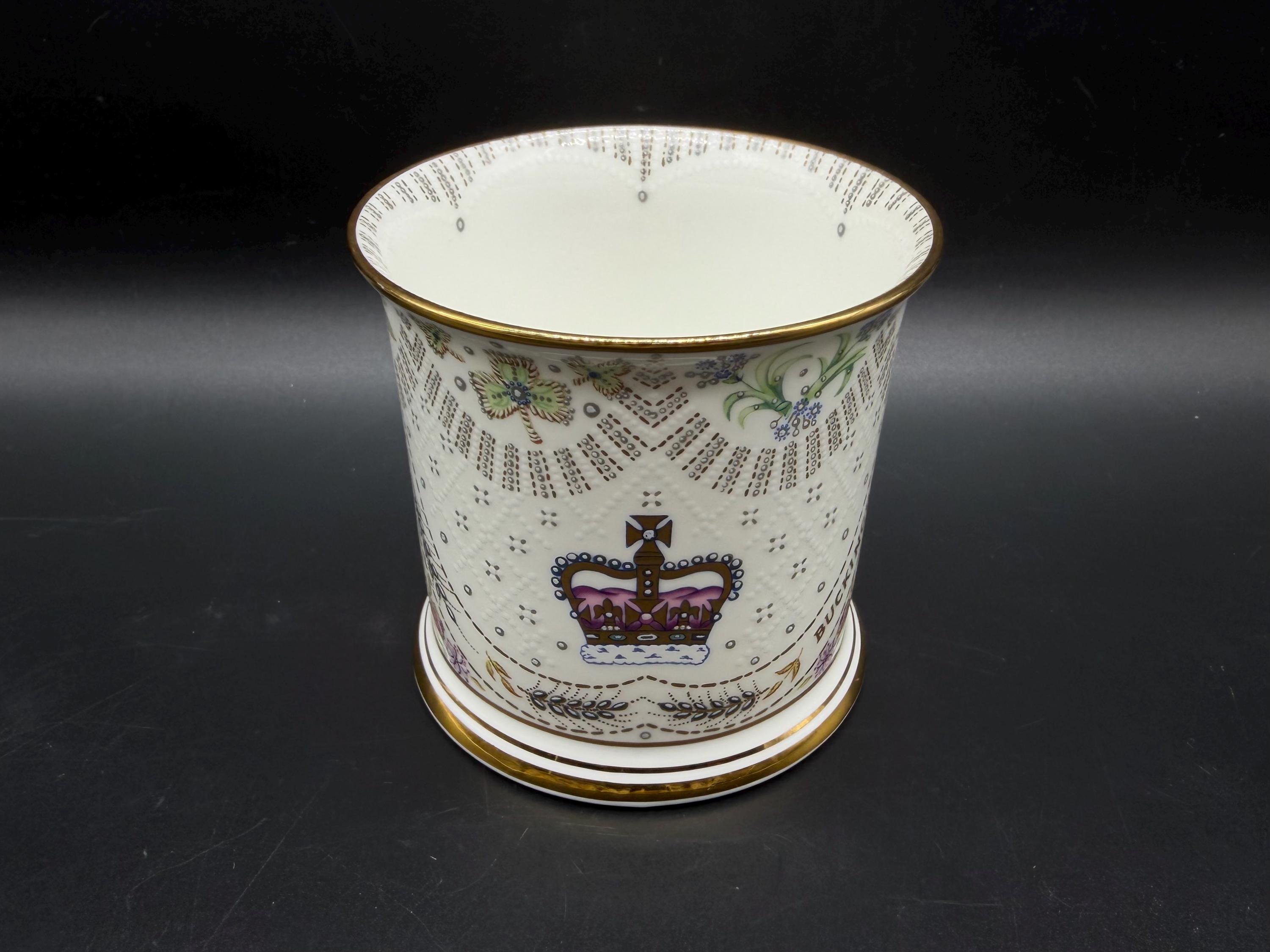 The Royal Collection 2003 Buckingham Palace Mug Bone China England