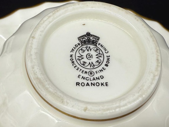 ☆新品　 W ORCESTER ROANOKE 大皿　31.8㎝ Royal Worcester Roanoke Tea Cup Saucer Sets (set of 4) Bone China