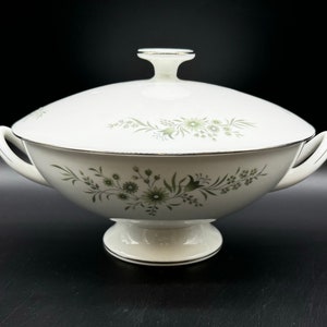 Wedgwood Westbury Covered Serving Bowl Bone China England