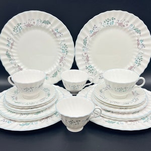 Royal Doulton Glen Auldyn 5 Piece Place Setting x 4 Bone China England 20 Pieces