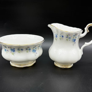 Royal Albert Cream and Sugar Chelsea Bird (DEB) Royal Albert Cream and Sugar Chelsea Bird (DEB)