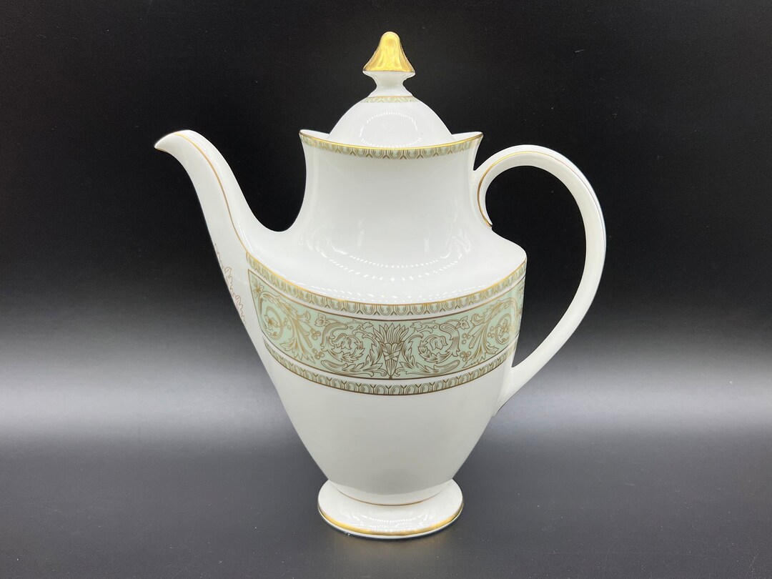 Royal Doulton English Renaissance Large Coffee Pot Bone China England