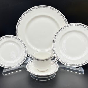 Paragon Olympus 5 Pieces Place Setting Bone China England