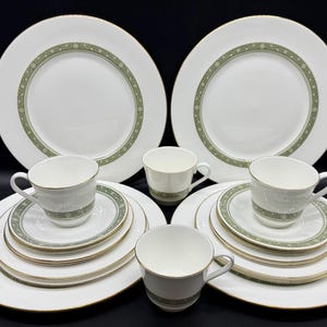 Royal Doulton Rondelay 5 Piece Place Setting x 4 Bone China England 20 Pieces