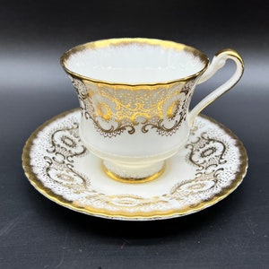 Paragon D104 Gold Lace Tea Cup Saucer Set Bone China England