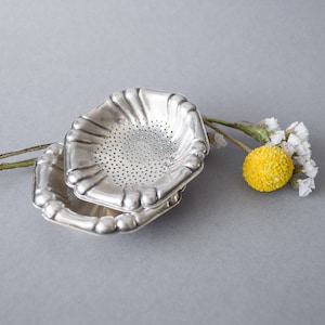 Vintage theezeefje met lekbak verzilverd Shabby Chic portie