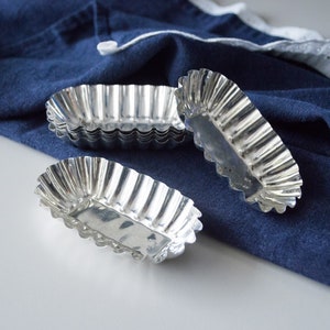 Shabby baking molds Fluted Elongated Food photo prop Swedish vintage