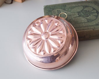 Shabby copper mold Floral Wall hanging Swedish vintage