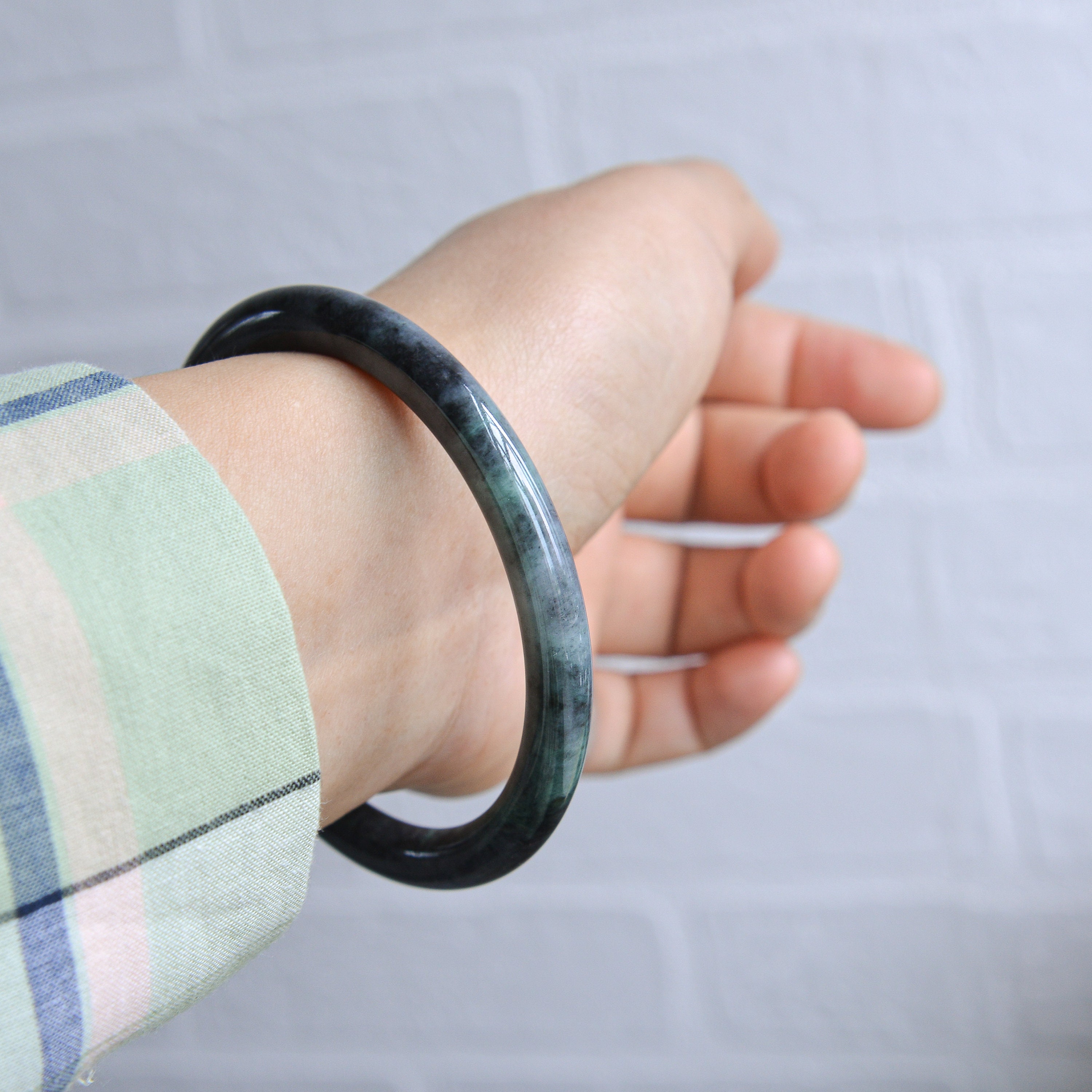 Lot - CHINESE HETIAN BLACK JADE BANGLE