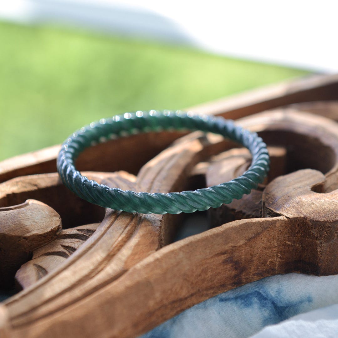 翡翠　バングル　グアテマラ 本翡翠バングル グァテマラ産 氷種 お買い得 一点物 | FARBE