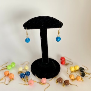 Piccoli orecchini, carta arrotolata o quilling, fatti a mano in 3D