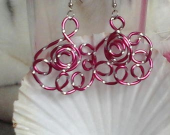 Floral engraved aluminum 2mm fuchsia wire baskets