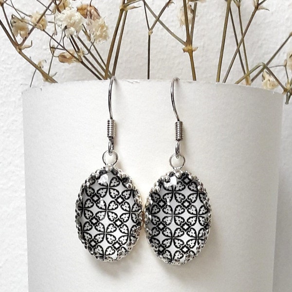 Boucles d'oreilles cabochons motif géométrique, couleur noir et blanc