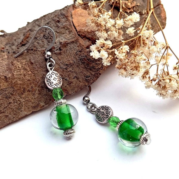 Boucles d’oreilles bohèmes coloris vert en perles de verre