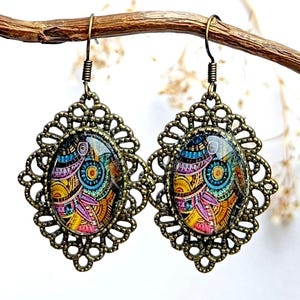 Orecchini bohémien in bronzo e orecchini cabochon multicolori