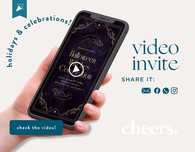 Puede incluir: Un tel&eacute;fono inteligente que muestra una invitaci&oacute;n de video para una celebraci&oacute;n de brujas de Halloween. La invitaci&oacute;n presenta un fondo oscuro con detalles dorados y un gesto de mano. El texto de la invitaci&oacute;n dice "Por favor, &uacute;nase a nosotros para una celebraci&oacute;n de brujas de Halloween" e incluye la fecha, la hora y la ubicaci&oacute;n del evento.