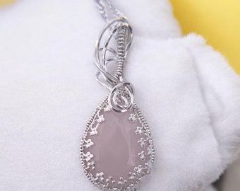 Handgjort rosenkvartshänge: Halsband i sterlingsilver med trådlindning
