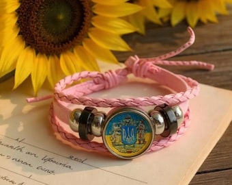 Ukrainskt rosa PU-läderarmband – Justerbart med 6 Tryzub-berlocker