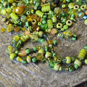 X 12,5gr mélange de perles de bohème  rocailles , Miyuki, toho de 2 à 6mm , assortiment diy vert - orange #2