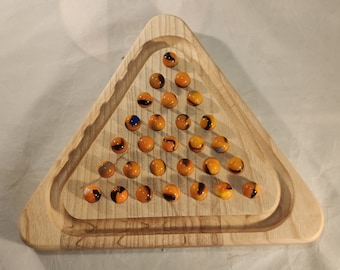 solitaire forme triangle sur commande jeu de billes jeu de société finition cirée ou vernie fabrication française artisanale.