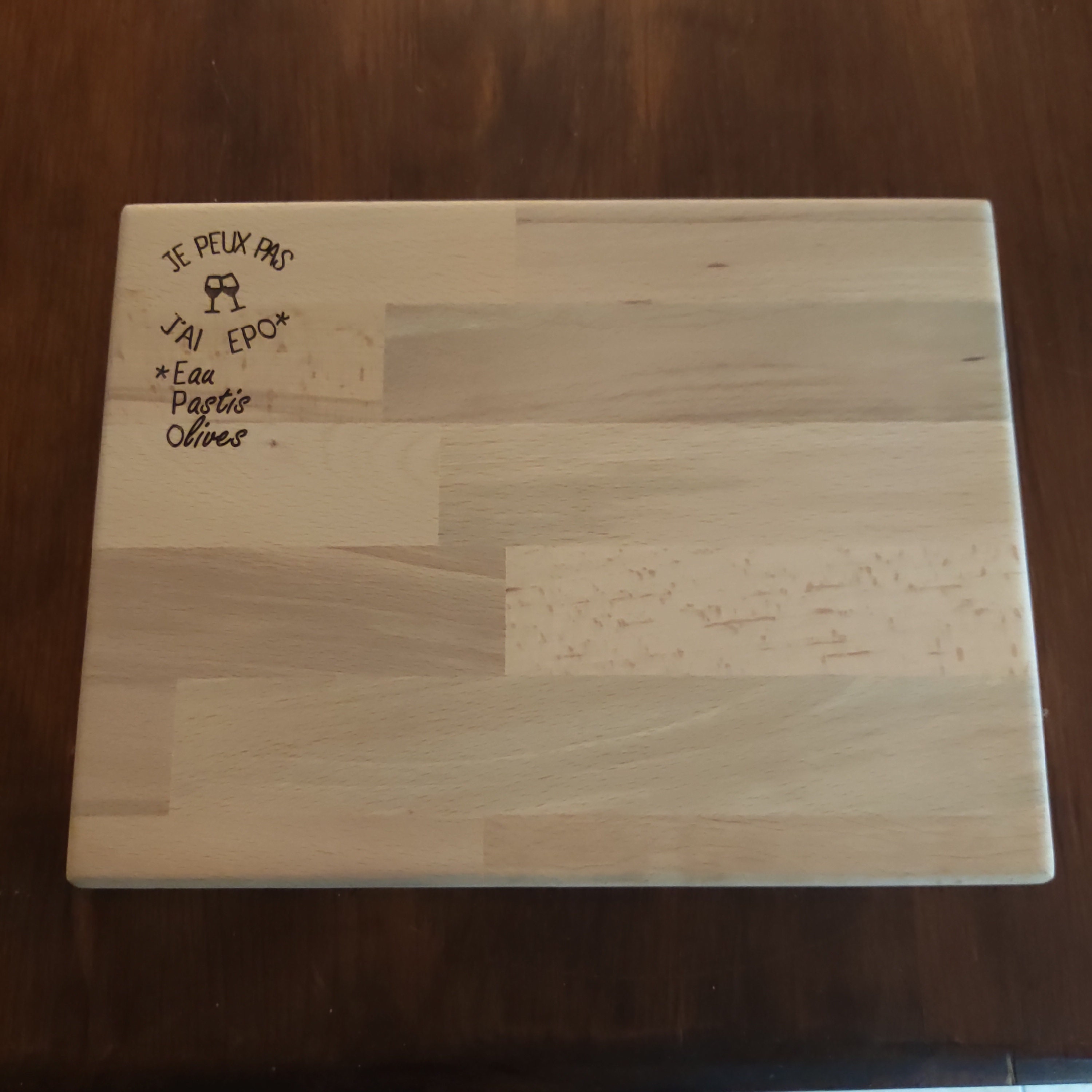 Planche à Découper Défi d'octobre Cadeau Humoristique Pour Apéritif Réussi Personnalisation sur Dema