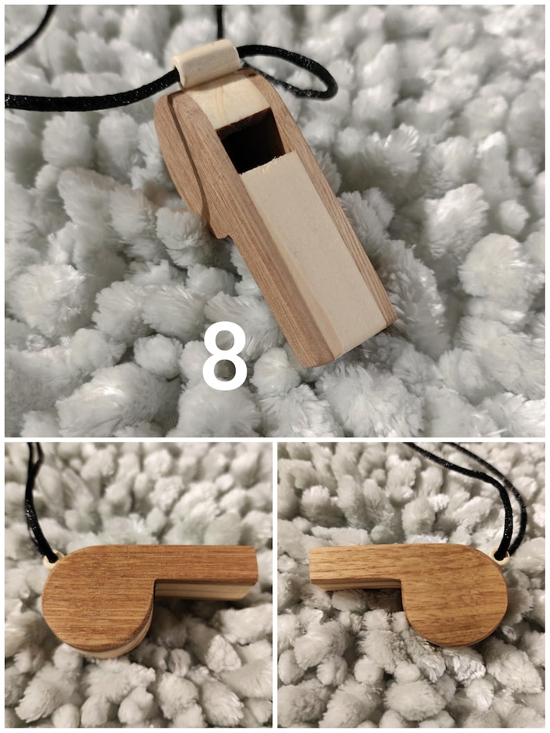 K&ouml;nnte beinhalten: Ein h&ouml;lzerner Pfeifenanh&auml;nger mit zweifarbigem Design aus hellem und mittelbraunem Holz. Die Pfeife ist an einer d&uuml;nnen schwarzen Kordel befestigt und zeigt die Zahl 8 in wei&szlig;er Schrift im oberen Teil des Bildes.