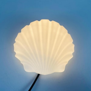 Vägglampa i opalglas från Glashütte Limburg, 1960-talet