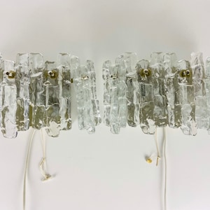 Par de luminárias de parede de vidro fosco de gelo da Kalmar, Áustria, década de 1960