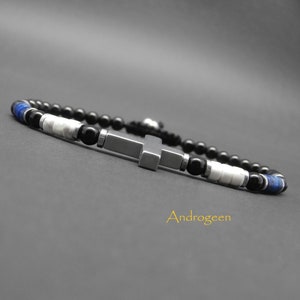 Pulseira masculina fina, pedras preciosas, howlita branca, lápis-lazúli, ágata preta, cruz de hematita prateada Ø4 mm R480