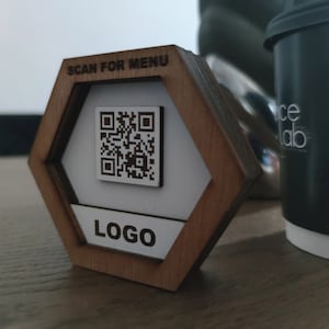 Soporte de mesa con 10 códigos QR, letrero de menú digital QR hecho a medida para bar y restaurante. QR único con forma hexagonal para menú y marca digital.