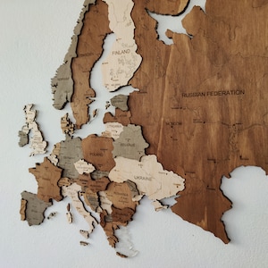 Carte de l'Europe en bois fabriquée à la main - Décoration d'art murale parfaite avec sculpture détaillée et caractéristiques personnalisables pour la maison et le bureau.