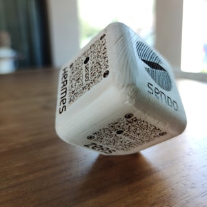 10 menus à code QR sur cube pour bar et restaurant, code QR scannable pour menu numérique, blocs de bois avec code QR et logo personnalisés.
