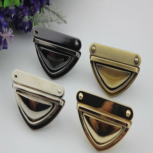 Dreieck Daumenverschluss 51mm 2" Portemonnaie Charm Organizer GepäckZubehör Antik Gold Verschluss und Schlüsselverschluss kleine Tasche Clutch Metall Zubehör