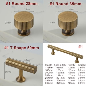 Puede incluir: Un juego de tres pomos de armario de latón en diseños redondo y en forma de T. Los pomos redondos tienen un diámetro de 28 mm y 35 mm. El pomo en forma de T tiene 50 mm de largo. Todos los pomos tienen un diseño acanalado.