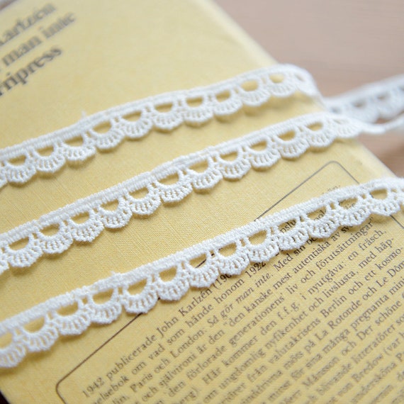 20 YD  SCALLOPED BRIGHT WHITE 3/4 INCH TRIM LACE CHRISTMAS ORNAMENTS CRAFTS 
