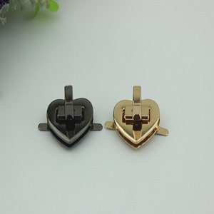 Herz Twist Turn Lock 25mm 1 "Geldbeutel Charm Organizer Gepäck Hardware Antikes Goldschloss und Schlüssel kleine Tasche Clutch Metall Zubehör