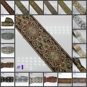 Könnte beinhalten: Eine Sammlung von 21 verschiedenen Borten, jede mit einem einzigartigen Muster und einer einzigartigen Farbe. Die Borten sind aus gewebtem Stoff und weisen eine Vielzahl von Designs auf, darunter florale, geometrische und Paisley-Muster. Die Borten sind alle etwa 2,5 cm breit.