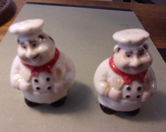 Set of French Chef Ceramic Salt and Pepper Shakers    like new     fast shipping