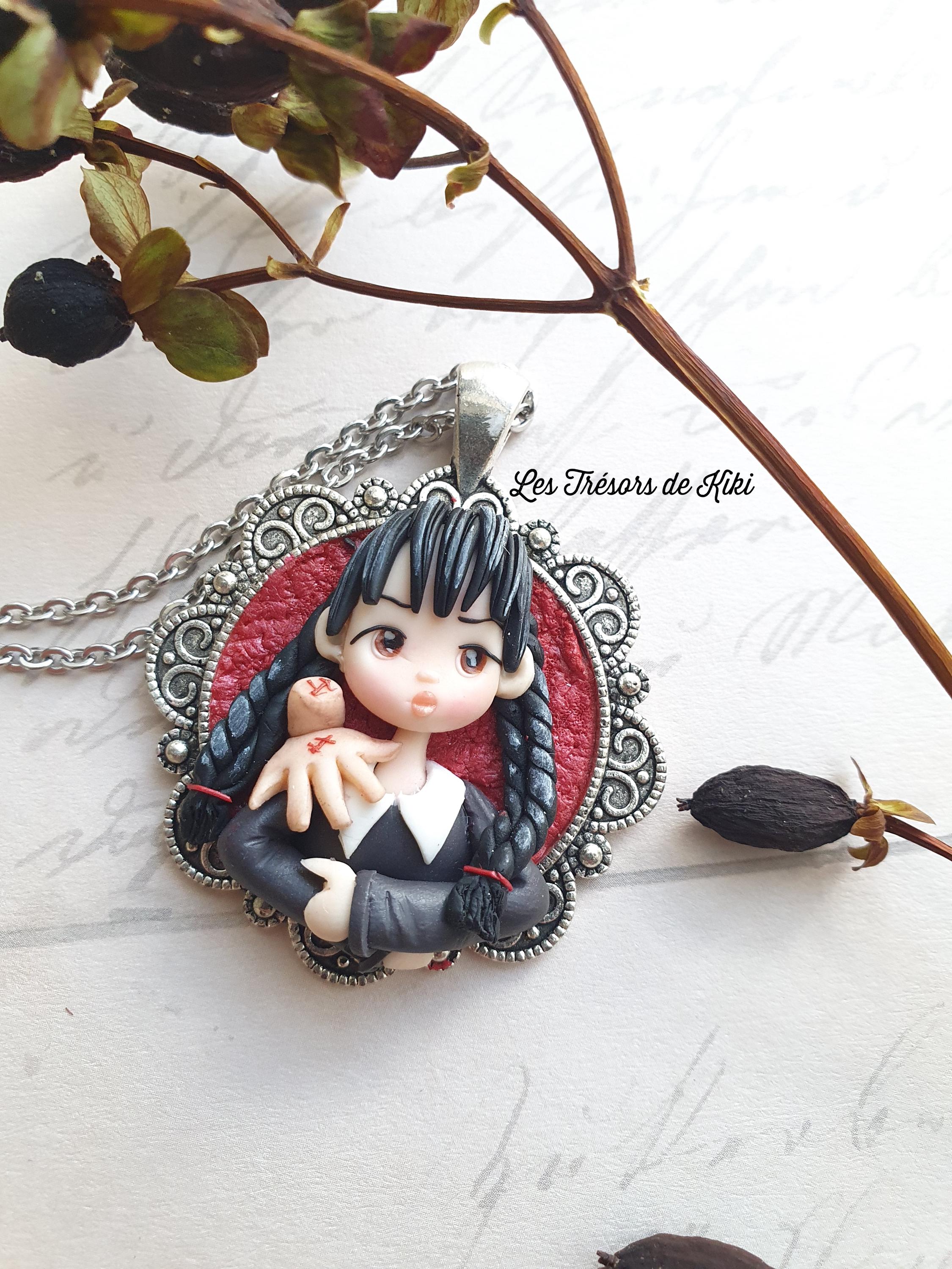 Grand Pendentif Matriochka Articulé Doré - Occasion, Style Imposant