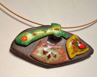 pendentif émaux sur bois