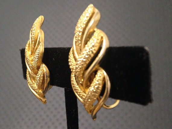 Vintage Coro Leaf Earrings, Gold Leaf Earrings, G… - image 4