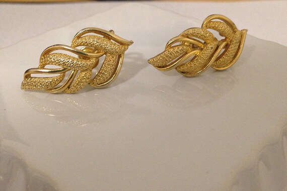 Vintage Coro Leaf Earrings, Gold Leaf Earrings, G… - image 1