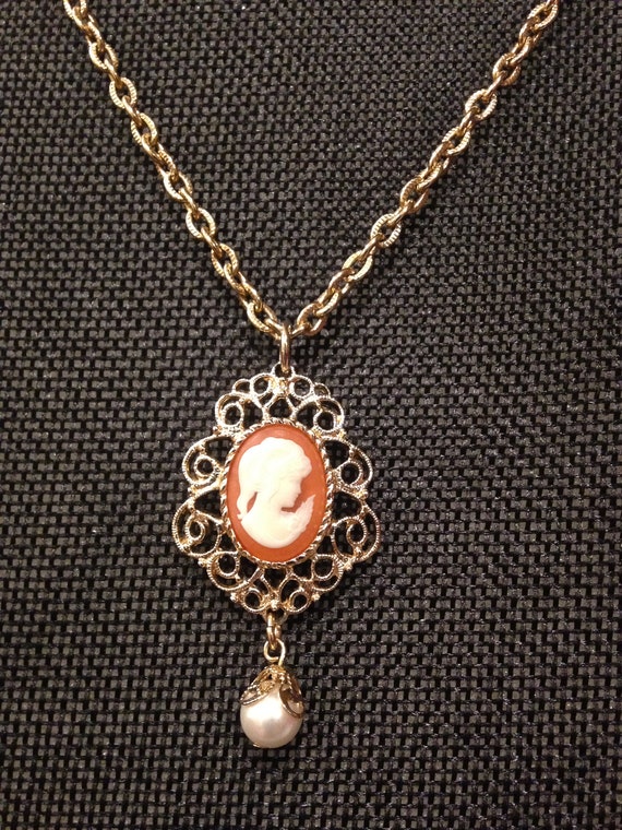 Vintage Sarah Coventry Necklace Cameo Retro Jewelry - Vintage Sarah Coventry Pendant Vintage Sarah Coventry Necklace Cameo Retro Jewelry - Vintage Sarah Coventry Pendant